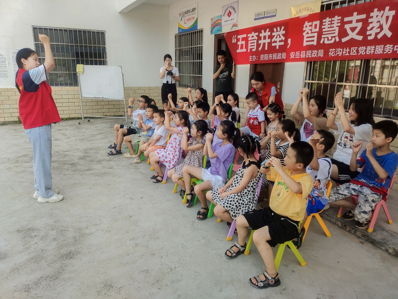 教手势舞12.jpg 教手势舞12.jpg