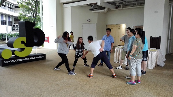 图5 与义安师生团体活动.jpg 6b3295429148ae92bca546022cedb15f.jpg