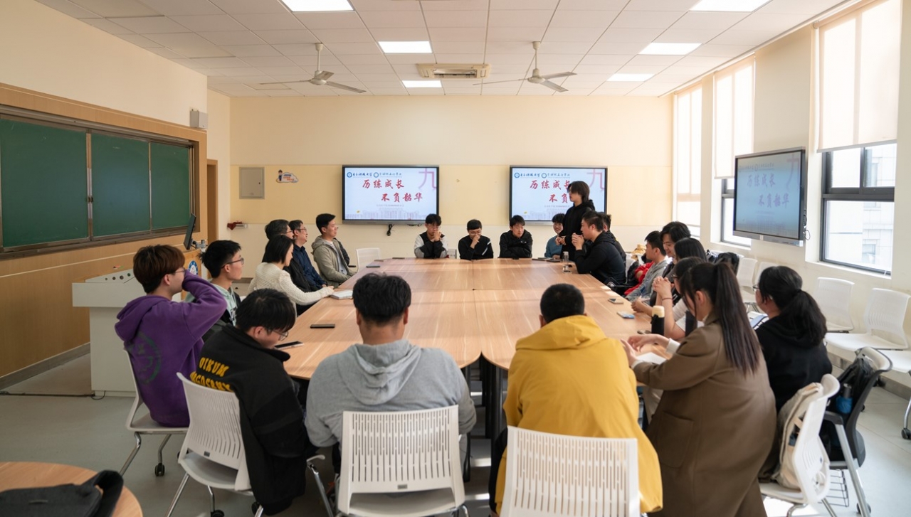 【学习二十大】胡皓全副校长参加自动化学院二十大主题班会