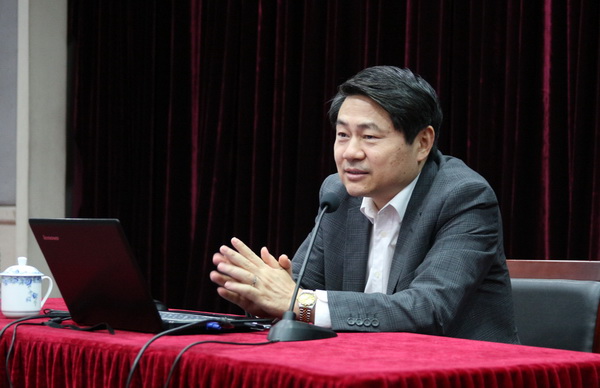 国务院参事王辉耀博士与师生探讨“一带一路”与中国发展战略