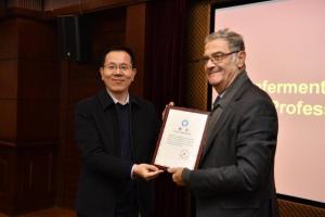 诺奖得主塞尔日·阿罗什受聘我校名誉教授