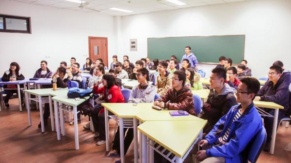 电工学院学业辅导员开设《光影与科技的碰撞》系列讲座