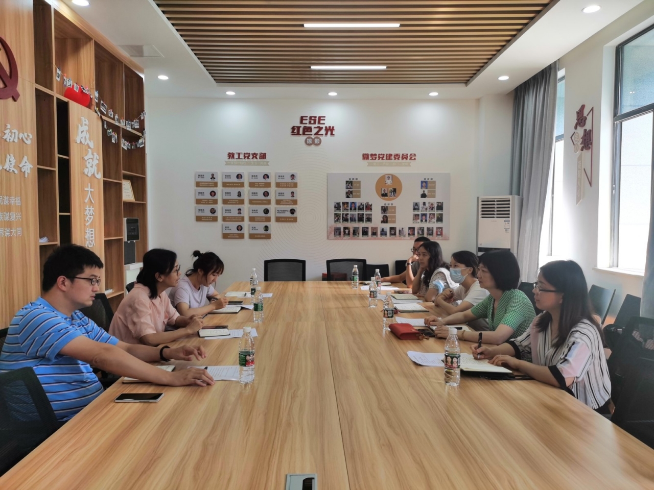 学校国际处主动与学院面对面交流.jpg 6fe37adb12f34973fa074e9003ecc4f5_48dd3.j