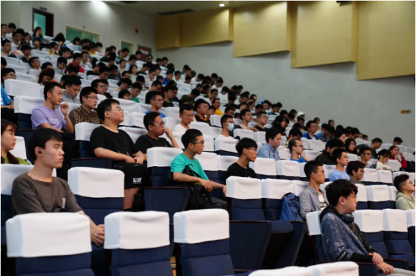 【成电讲坛】曾凡光教授解析南海和东海的争端问题及启示