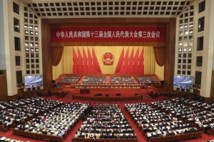 成电师生员工热议全国两会胜利召开