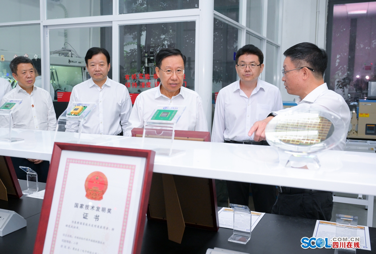 四川省委书记王晓晖看望慰问我校教师 向全省广大教师和教育工作者致以节日祝福和诚挚问候