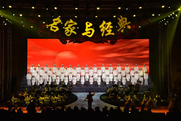 总政歌舞团《名家与经典》唱响清水河畔