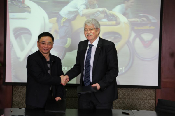 德国卡尔斯鲁厄应用技术大学副校长来校访问