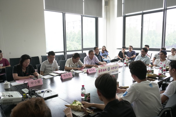 学校举行2017届少数民族毕业生代表座谈会