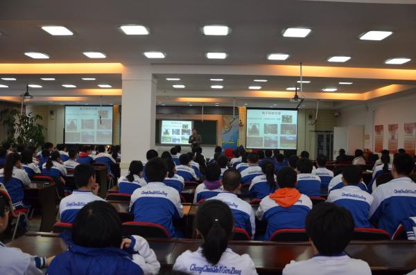 长江学者宫玉彬教授带队赴吉林省开展中学科普讲座