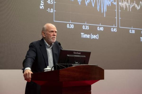 【成电讲坛】诺奖得主巴里·巴里什讲解引力波的发现