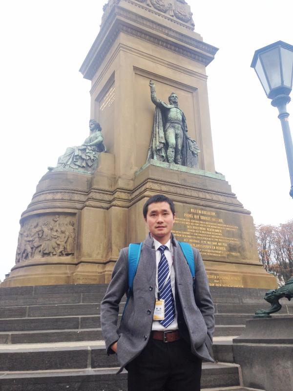 李良 副教授.jpg 李良 副教授.jpg