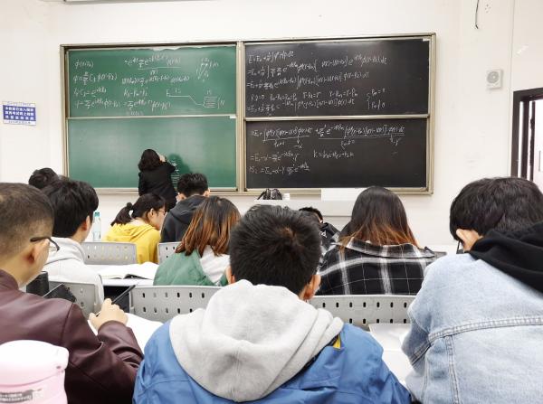 上课 (4).jpg 上课 (4).jpg