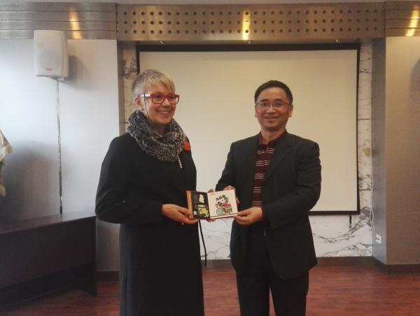 法国驻成都总领事馆总领事满碧滟来校访问