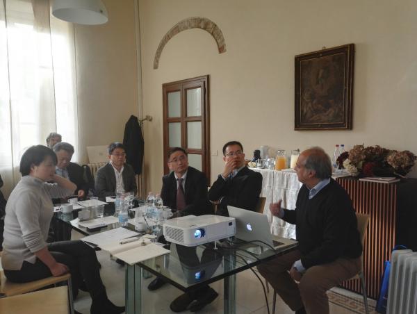 与圣安娜大学会谈.jpg 与圣安娜大学会谈.jpg