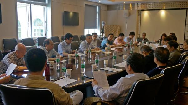 学校召开学位与研究生教育督导专家组中期工作总结会