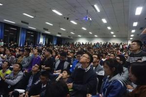 电子科大“堪比明星演唱会的微积分课”，人民日报官方微博点击过千万