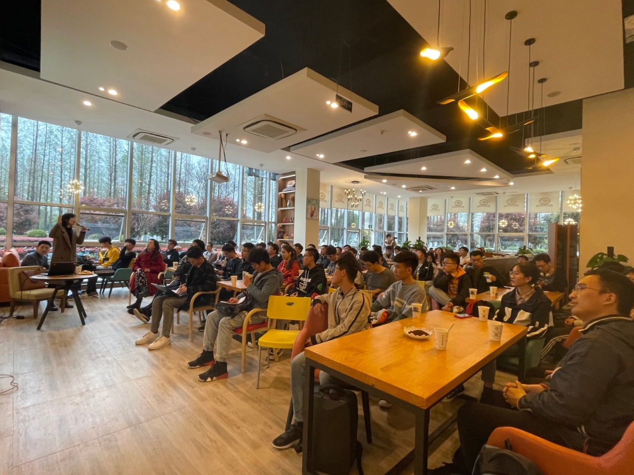 学生发展指导中心多措并举引导学生志存高远追求卓越