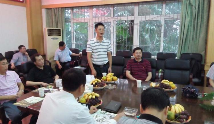 电工学院8021班校友返校共庆毕业30周年