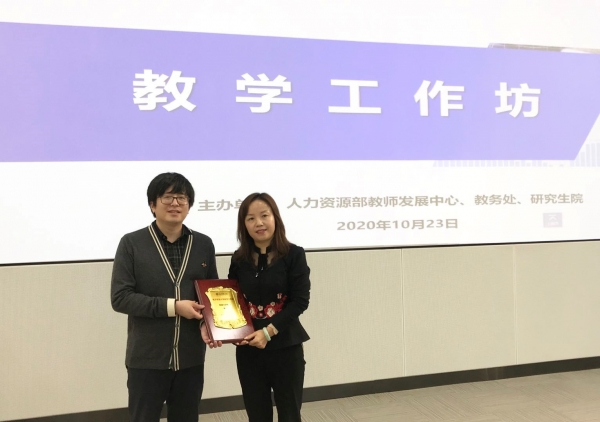 颁发证书.jpg 颁发证书.jpg