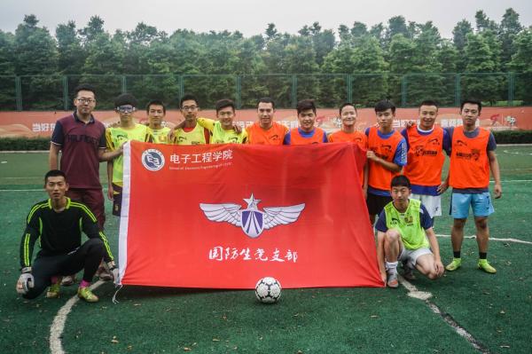 电工学院举行五人制师生足球联谊赛