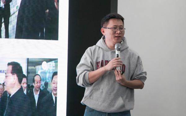 陈建文教授携团队做客图书馆与学子畅谈VR技术