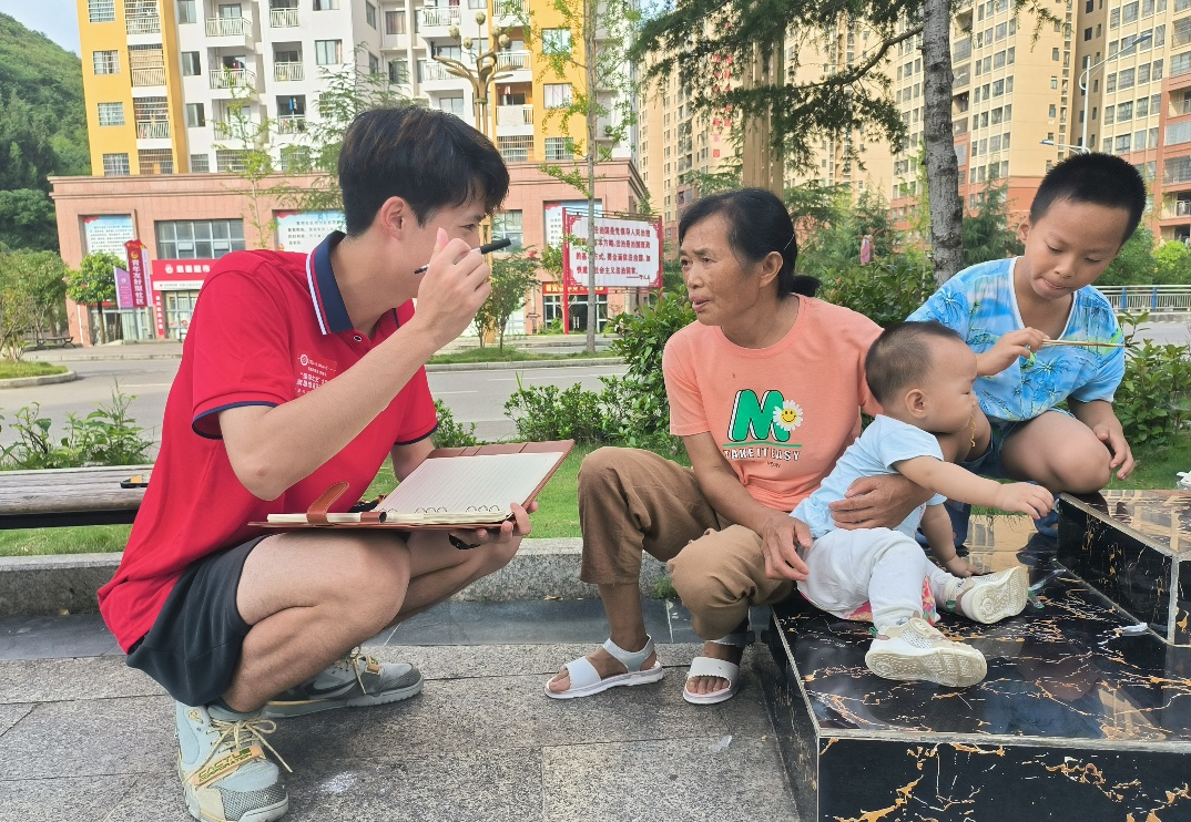 “智慧童行”团队再赴岑巩：携手共创校家社协同育人新篇章