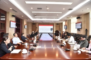 学校党委理论学习中心组（扩大）开展党史学习教育专题学习