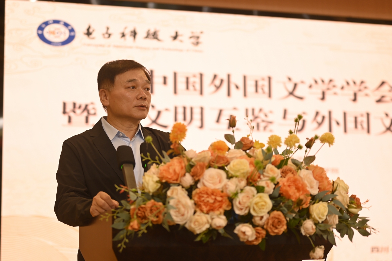 梁展——主持人.jpeg 梁展——主持人.jpeg