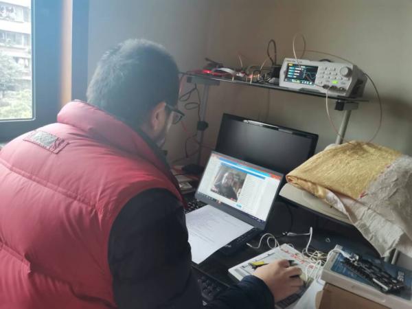 周鹰.jpg 周鹰.jpg