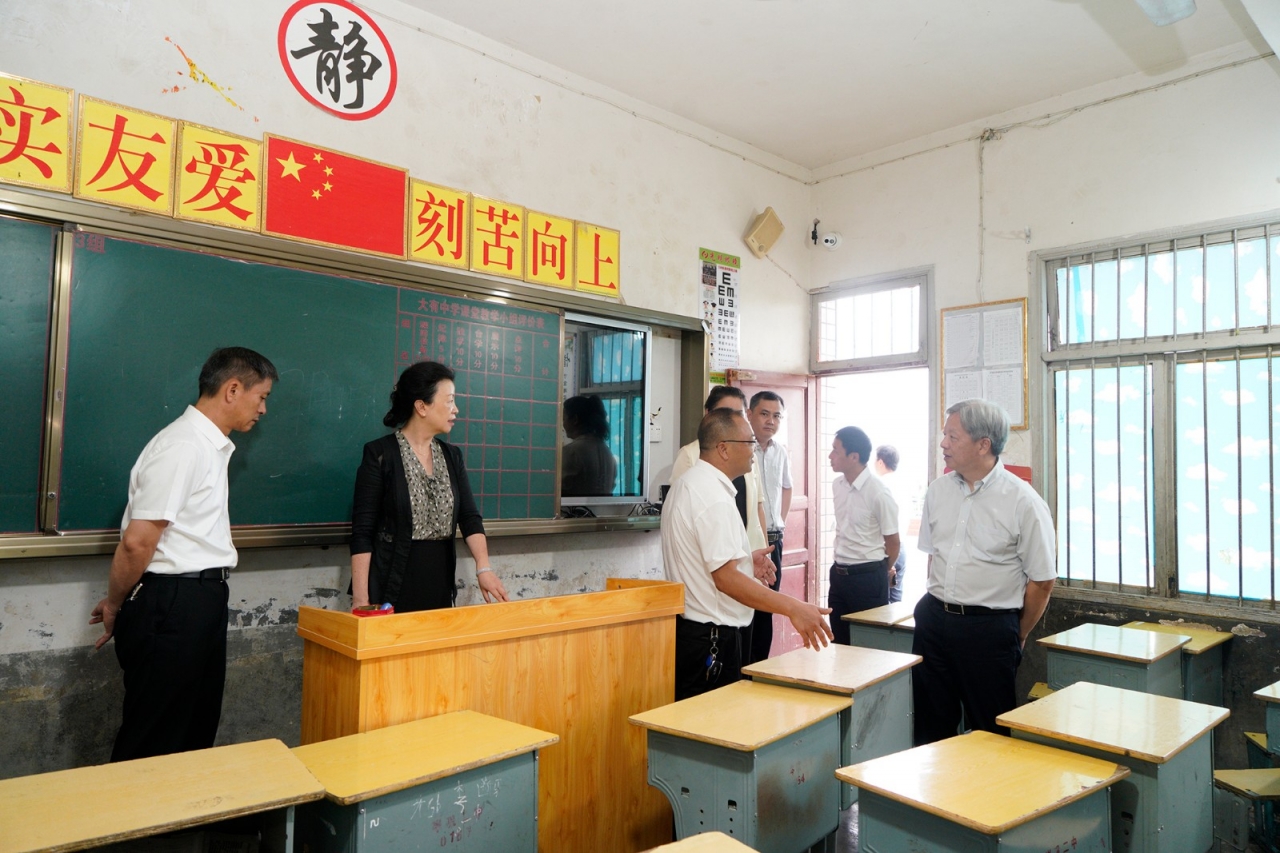 扶贫调研 (3)大有镇中学.JPG 扶贫调研 (3)大有镇中学.JPG