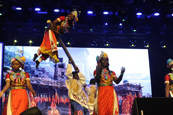 晚会0008.JPG 78b570007feebbc14fa65fcd2fad3e00.jpg