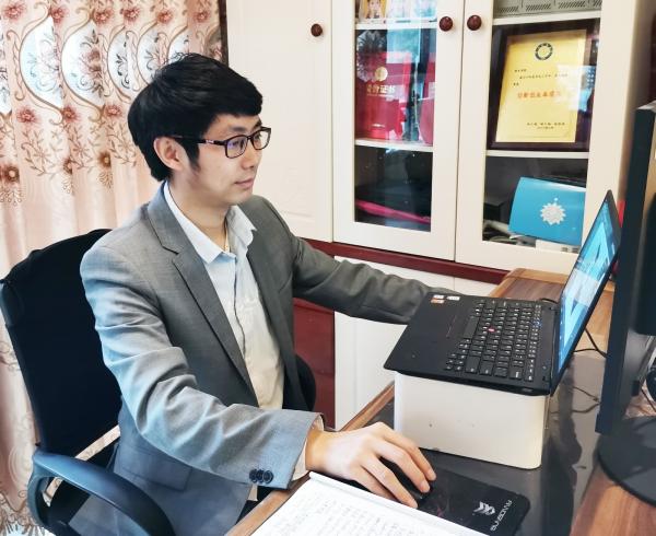 RM何倩鸿老师.jpg RM何倩鸿老师.jpg