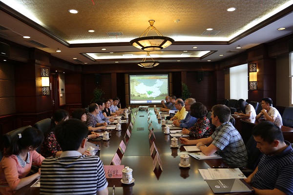 美国俄克拉荷马大学DMEI眼科研究所来访我校