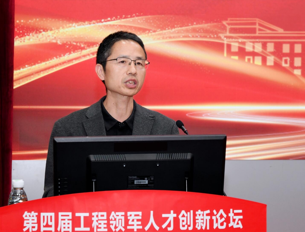 何松柏.jpg 何松柏.jpg