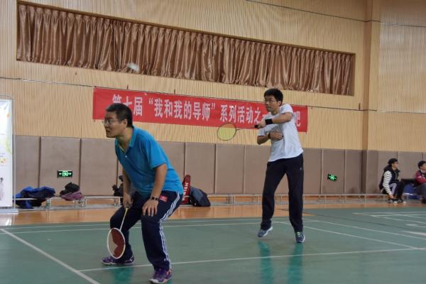 信息与通信工程学院举办第七届“我和我的导师”系列活动之羽毛球友谊赛