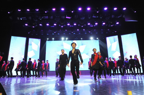 晚会0010.JPG 7bb7ac9511cdab974c2c8dde6a7638bc.jpg