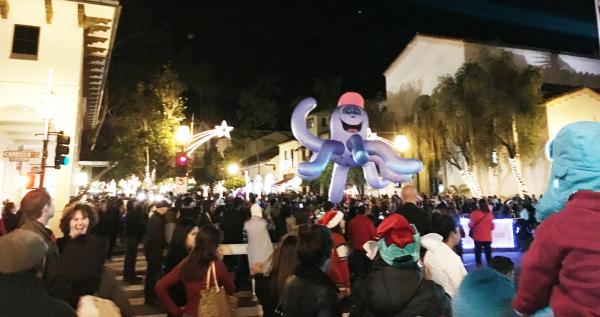 万圣节游行.jpg 万圣节游行.jpg