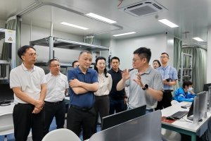 四川省侨联党组书记、主席杨东一行来校调研