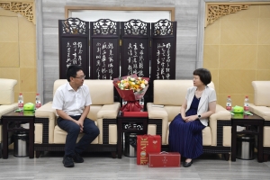 校领导班子开展2024年教师节走访慰问