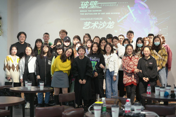 青年创作者做客艺术沙龙谈个体经验的艺术性