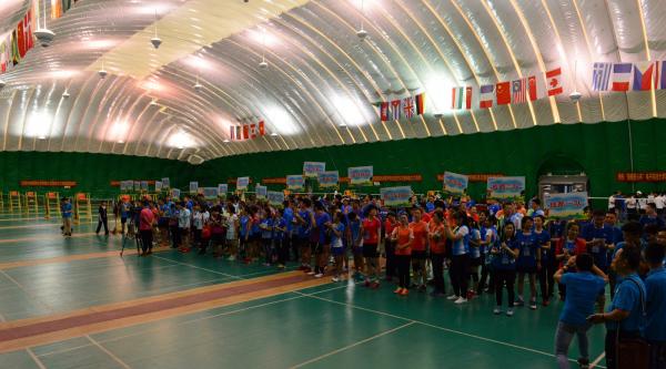 成电第四届全球校友羽毛球队际联赛在海口举行