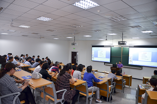 经管学院、校医院学习传达学校中层干部会议精神