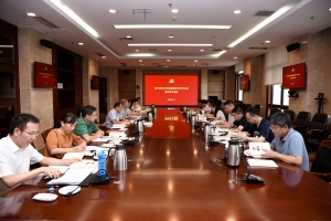 学校党委理论学习中心组召开集体学习会议