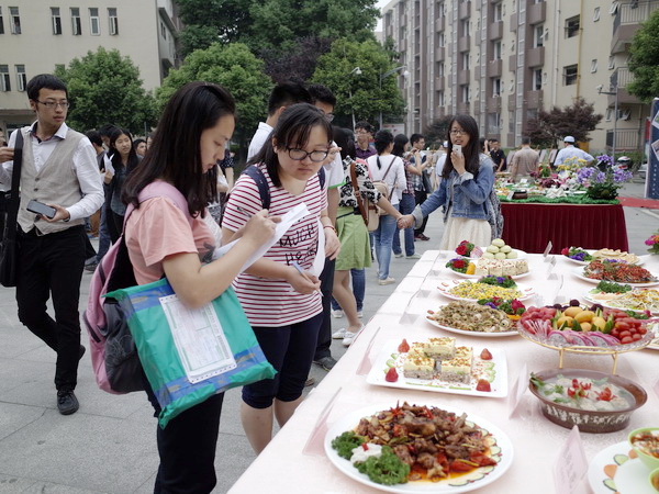清水河校区饮食中心举行特色创新菜品评比活动