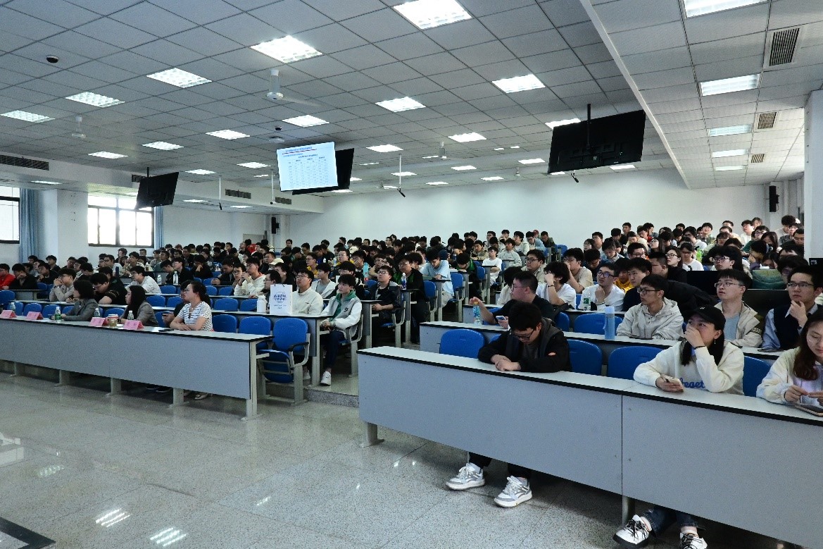 自动化学院本科2021级举办职业生涯规划大会