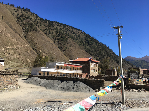 后勤保障部爱心帮扶甲根坝乡亚龙村幼儿园