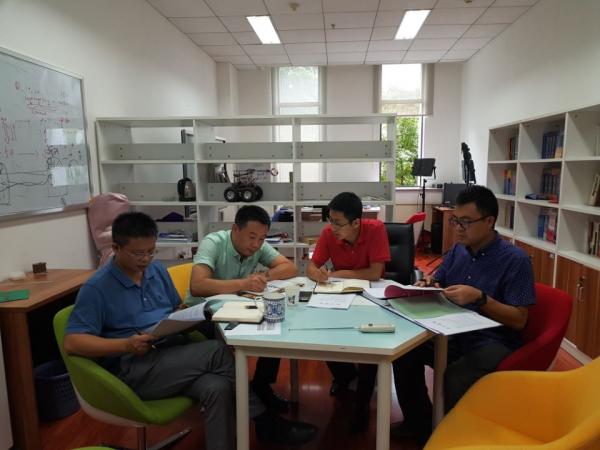 格拉斯哥学院领导班子开展集中理论学习和研讨