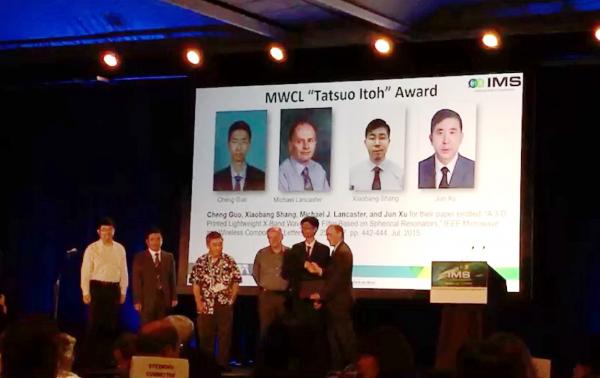 物电师生获2017年IEEE MWCL“Tatsuo Itoh”Award