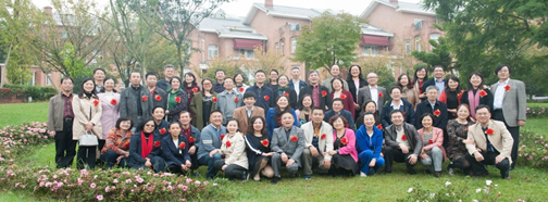 学校为30余对教职工夫妇举行“银婚”庆典